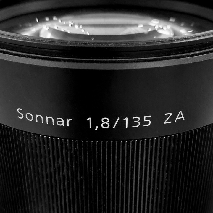 めがっさピンぼけ : SONY Sonnar T* 135mm f1.8 ZA (SAL135F18Z)